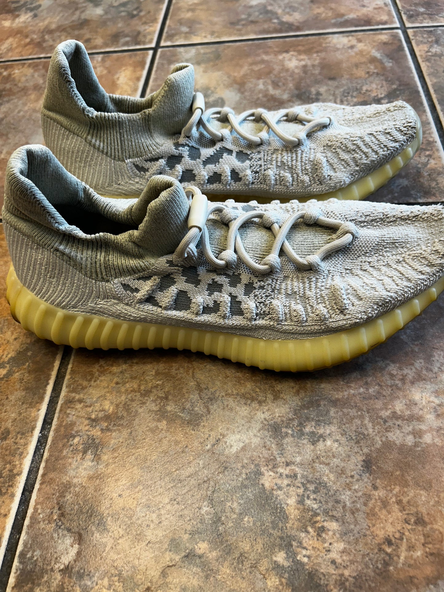 Yeezy Boost 350 V2